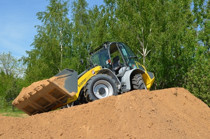 Bagger auf dem Sandhaufen